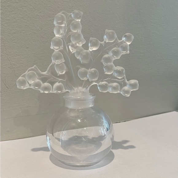 Lalique Claire Fontaine Perfume Bottle - Picture 2 of 11